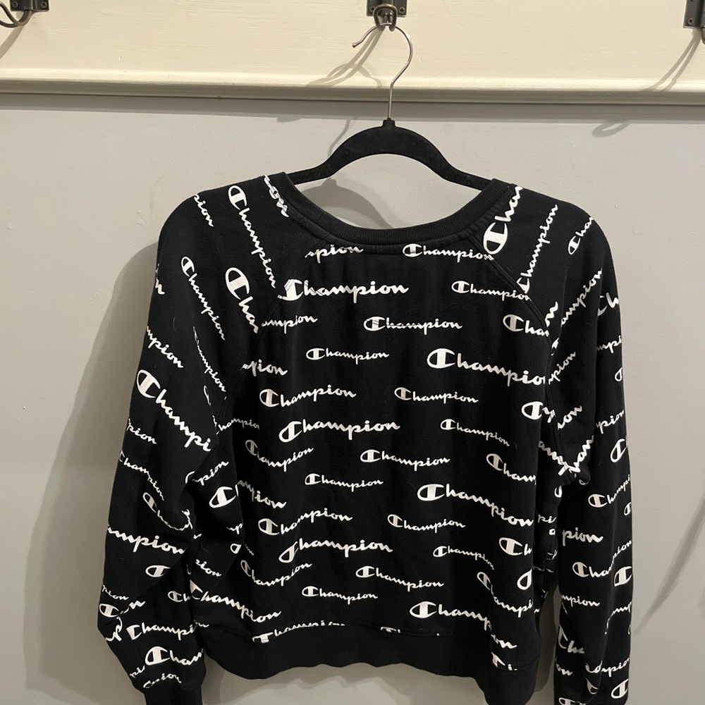 Champion crew neck sweater women’s xl black with white lettering